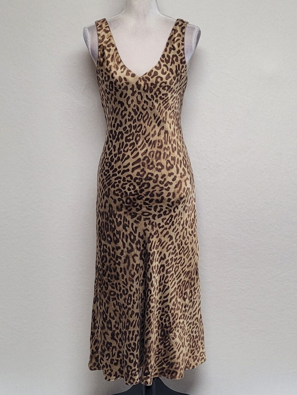 90s Vintage Jones New York Signature Silk Satin Leopard Print V-neck Midi Dress - Picture 2 of 9